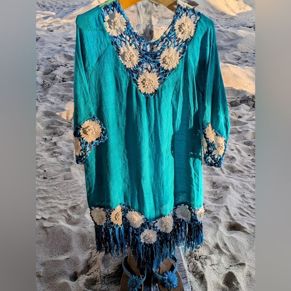India Boutique Beach Dress Coverup
Women’s free size
Teal with white floral